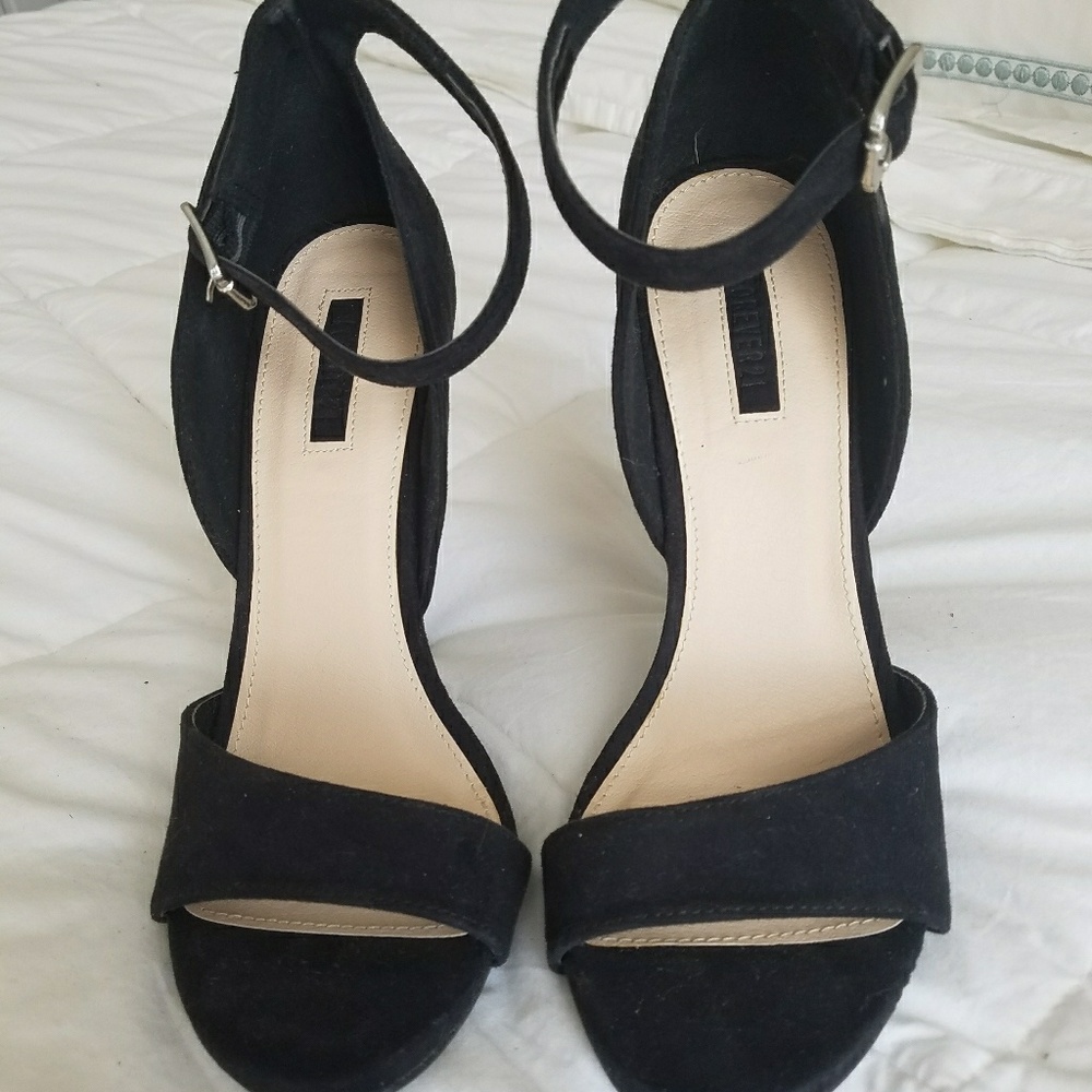 Forever 21 black strappy high heel